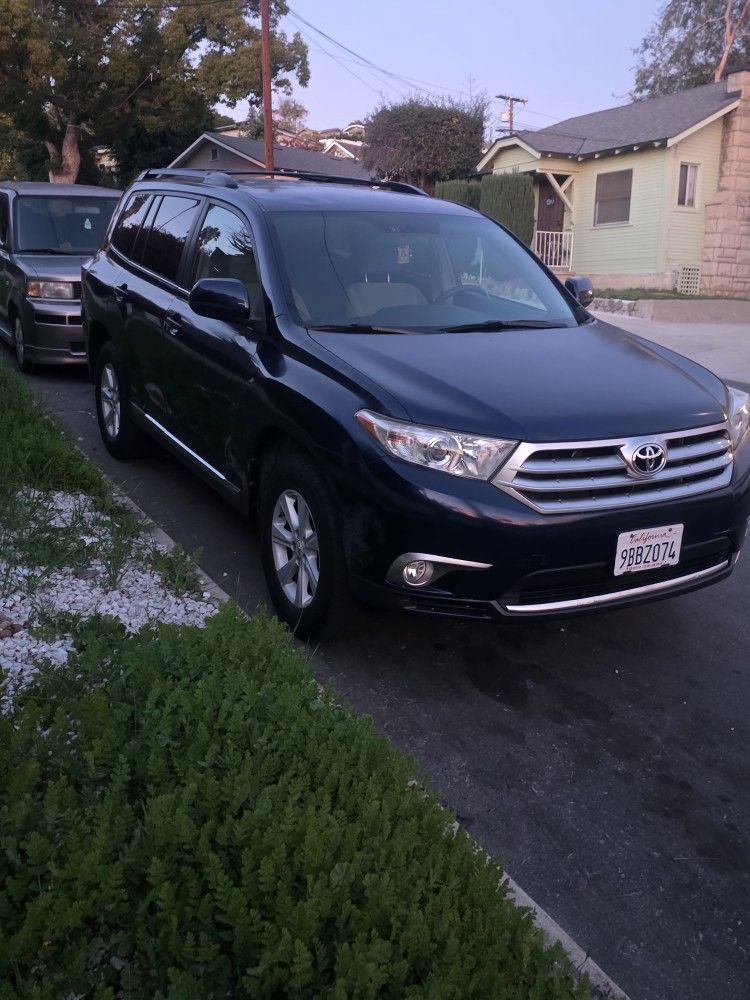 Toyota Higlander Sport  2013