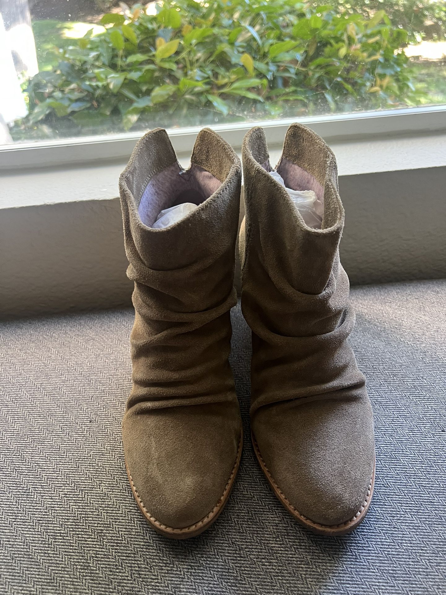 Splendid Suede “Rodeo” Booties – Size 7.5 (Latte Color)