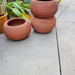 Round Terracotta Pots