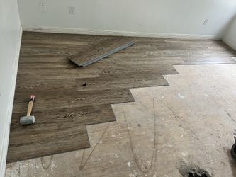 Hardwood floor installer