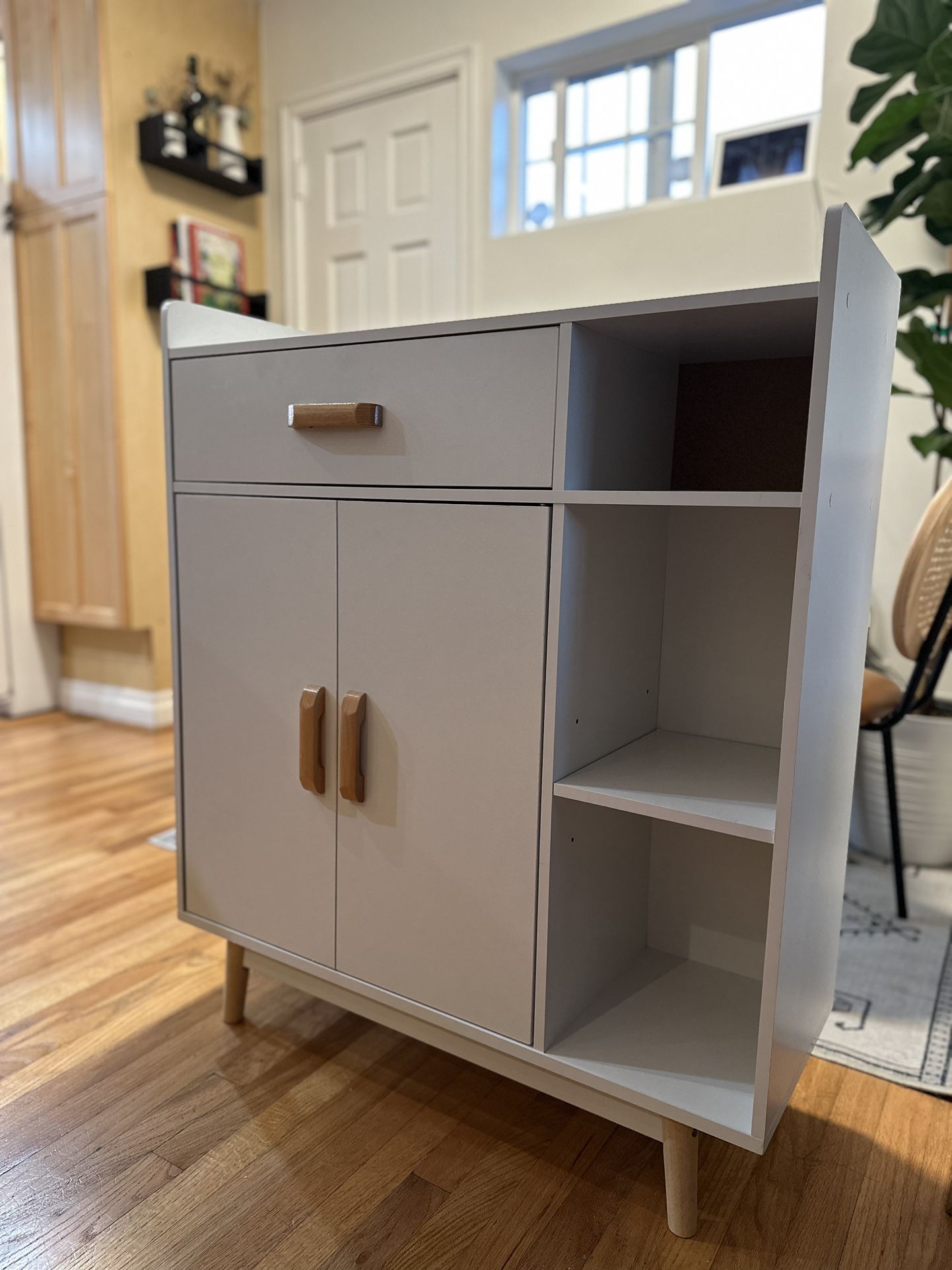Floor Display Cabinet, Free Standing Storage Cabinet with 1 Drawer 2 Doors 3 Shelves & 4 Oak Leg 