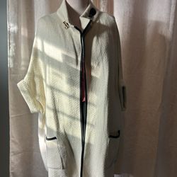 Riding Cape Western Ivory Buckle Collar Pockets One Size   Apt 9