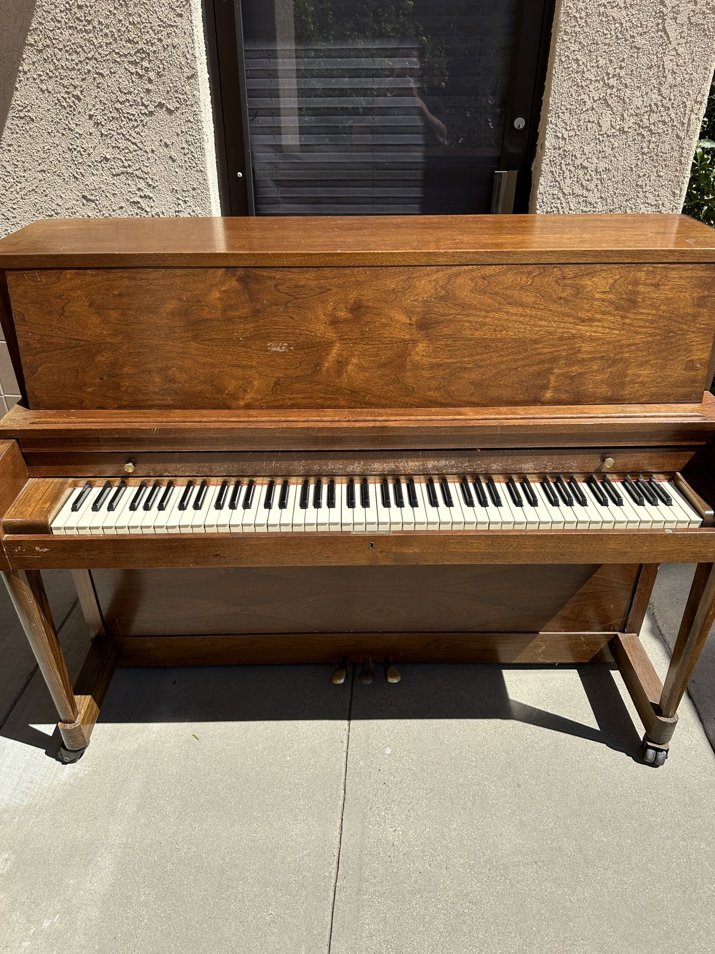 BALDWIN PIANO Classic Upright Piano