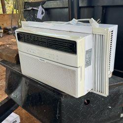 Toshiba Window Ac Unit Works Great 6000btu 