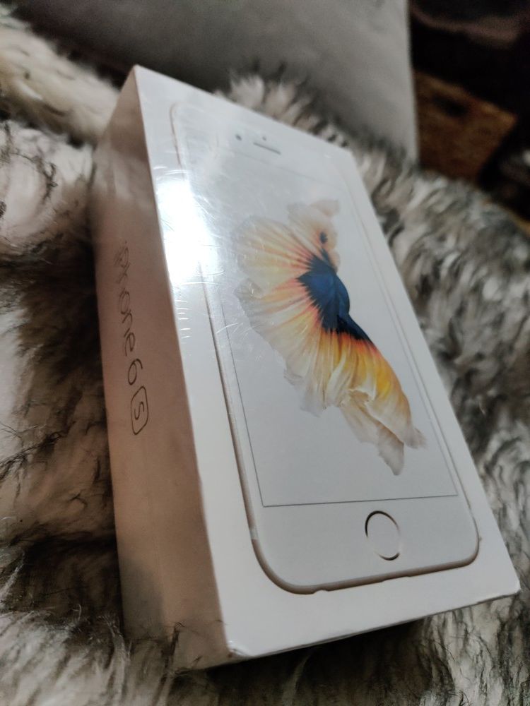 Apple iPhone 6 s 32gb (I have 2 of them) white BRAND NEW UNOPENED IN BOX WITH PLASTIC Smartphone