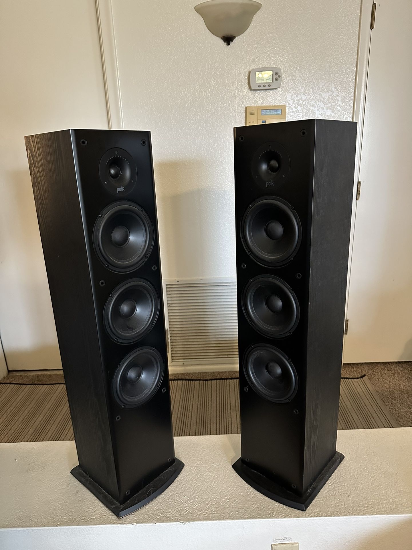 Polk T-50 Floorstanding / Tower Speakers; Black pair
