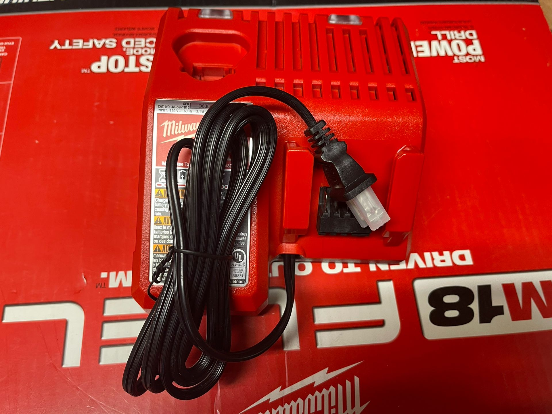 MILWAUKEE M18 CHARGER NEW OUT THE BOX NEVER USED (( Tool Only)) Read Below