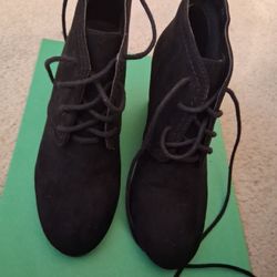 Arizona the Original Jean Co. black suede platform boots