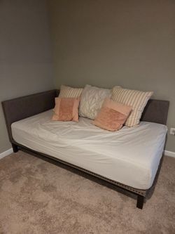 Daybed with mattress