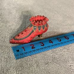 CA. SMALL DISPLAY SHOE. SEE PICS
