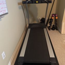 Treadmill - True M30