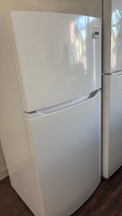 New Frigidaire. 14 Cubic Feet. Apartment Side 
