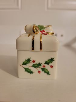 Lenox Mini Holly Box