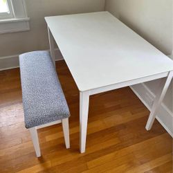 White Table And Chair