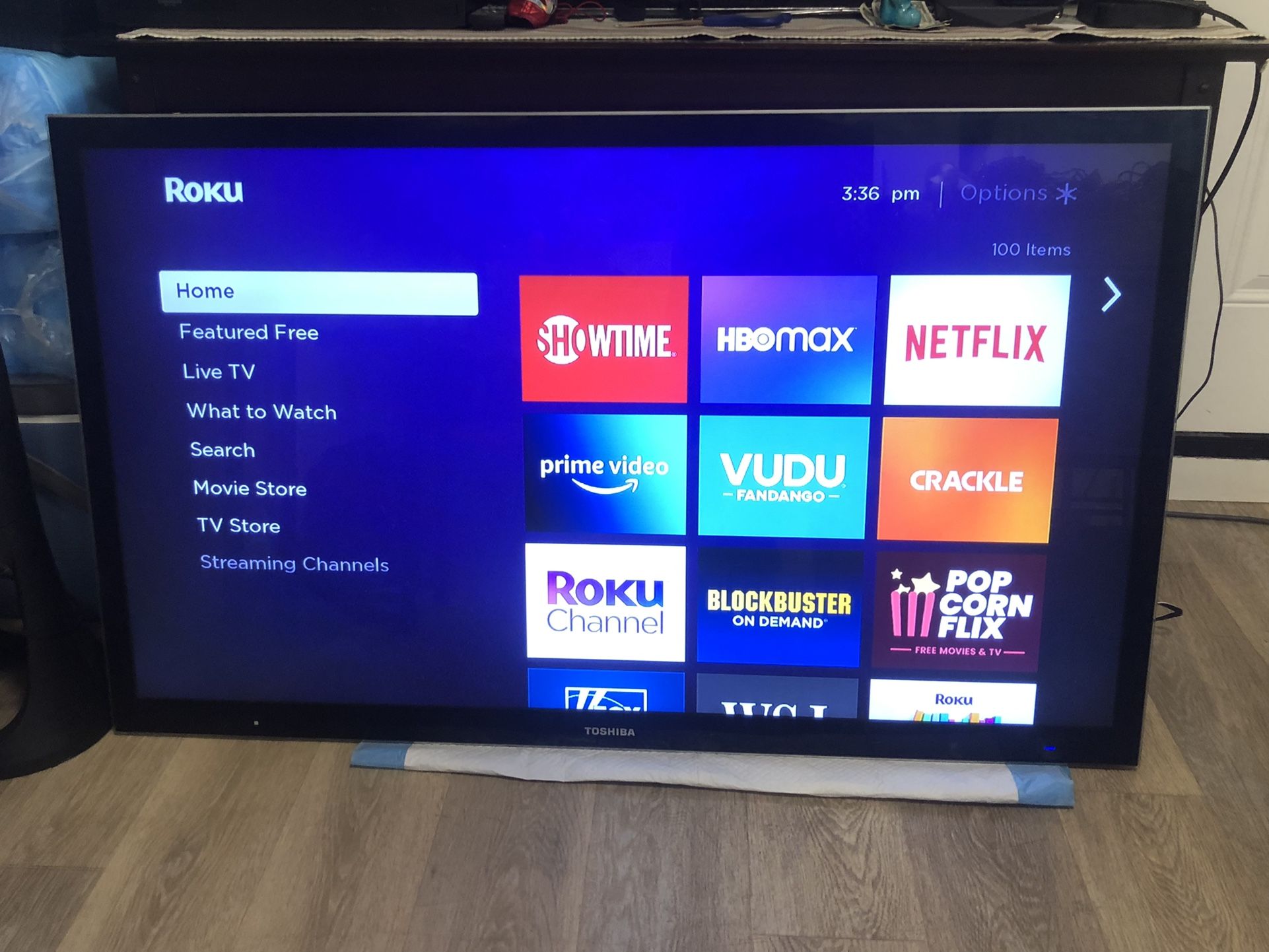 Toshiba 60 Inches ROKU Smart With New Tv Wall Mount