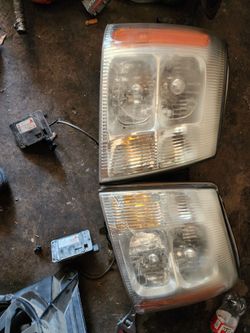Escalade 2003-2006 headligths 70$ both works