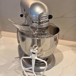Silver kitchen Aid Mixer