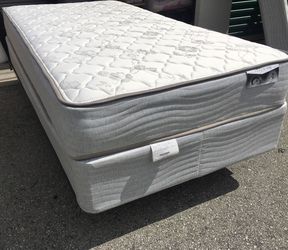 ••••Twin XL Bed with Mattress ••••