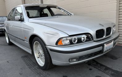 Part Out /// 2000 BMW 528i e39