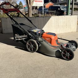 Milwaukee Lawnmower 