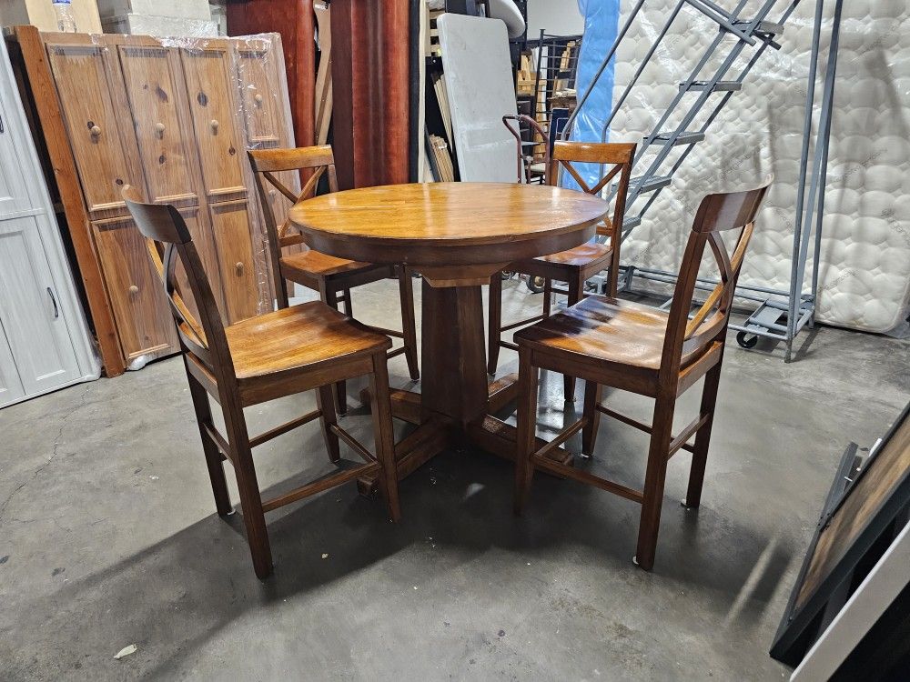 Dinning Table And  4 Chairs 