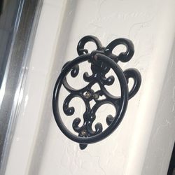 VINTAGE ORNATE BLACK WROUGHT CAST IRON HAND TOWEL HOLDER CANDLE SCONCE WALL DECOR