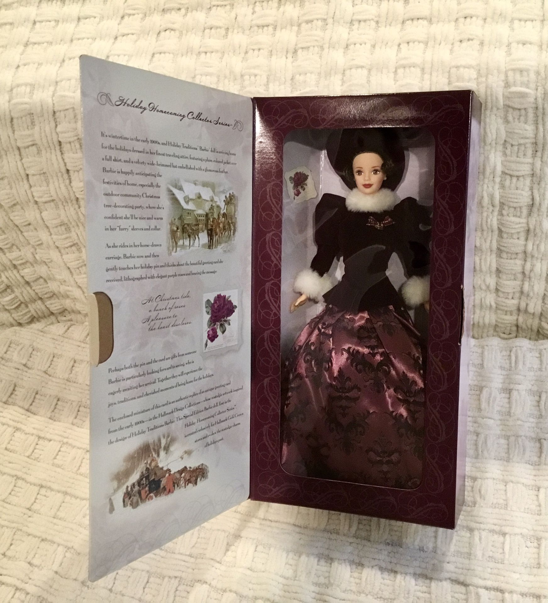 1996 Hallmark Holiday Memories Barbie . Perfect Condition