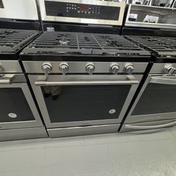 Maytag 5.8 cu. ft. Gas Range with True Convection in Fingerprint Resistant Stainless Steel