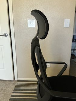 Like New Ergonomic High-Back Mesh Office Chair w/ Headrest — All Black!
