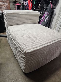 BRAND NEW* Armless Chaise Lounge