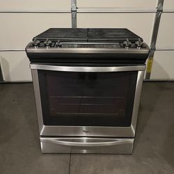 Gas Range w/ Convection 30” Slide-In Whirlpool, Excellent Condition