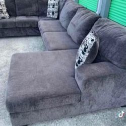 Beautiful Sectional Couch and Ottoman Set – No Damage or Stains