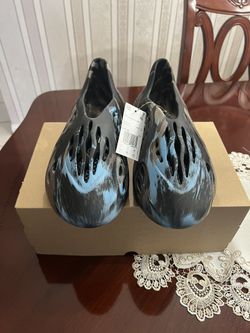 Yeezy Foam RNR Size 11 NIB