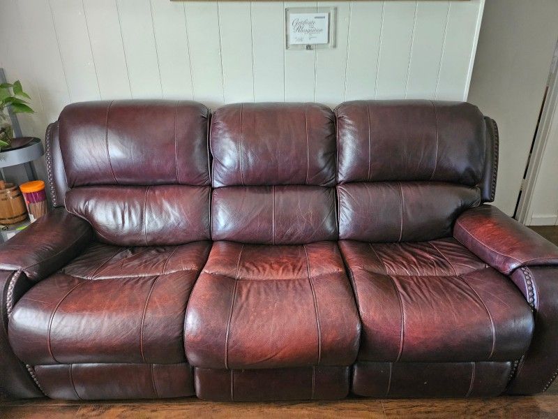 Nice Couch For The Low 