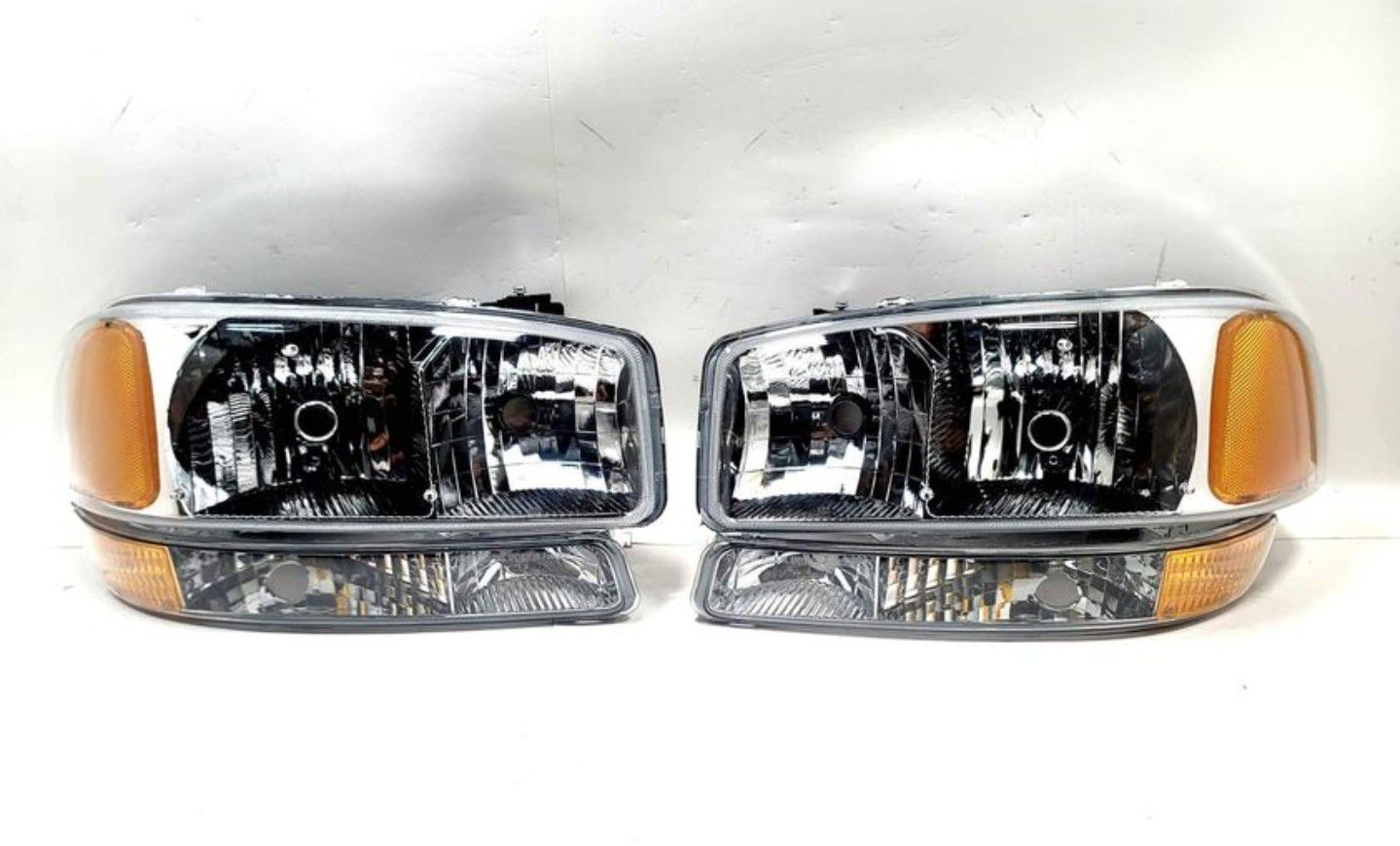 HEADLIGHTS FOR 99-07 GMC SIERRA YUKON XL + BUMPER LAMPS. with minor scratches 
