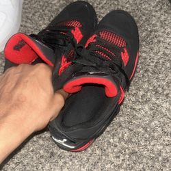 Red and black thunders