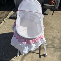 Pink And White Baby  Bassinet Used