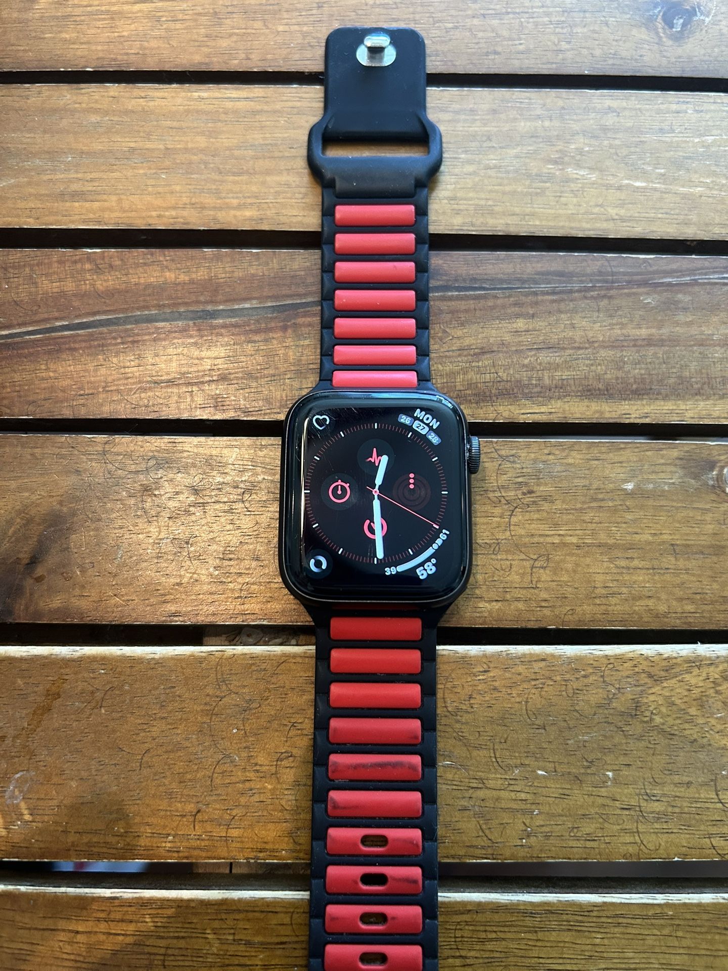Apple Watch Series 6 (44mm, GPS + Cellular) – Excellent Condition