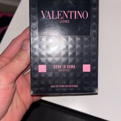 Valentino (born in roma perfume intense)