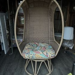 Vintage Wicker Egg/pod Swivel Chair