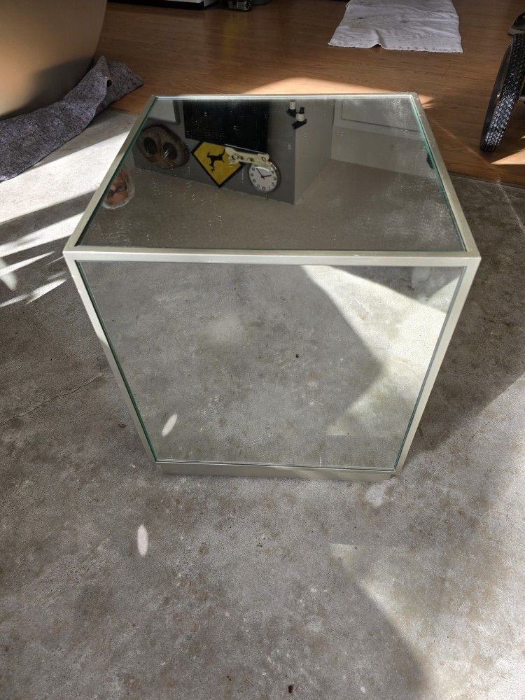Pottery Barn Park Accent Cube End Table