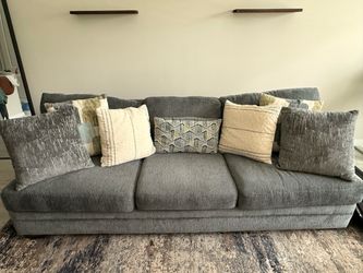 Charlton Street Slate Gray Sofa with Extra Pillows (Rooms to Go)
