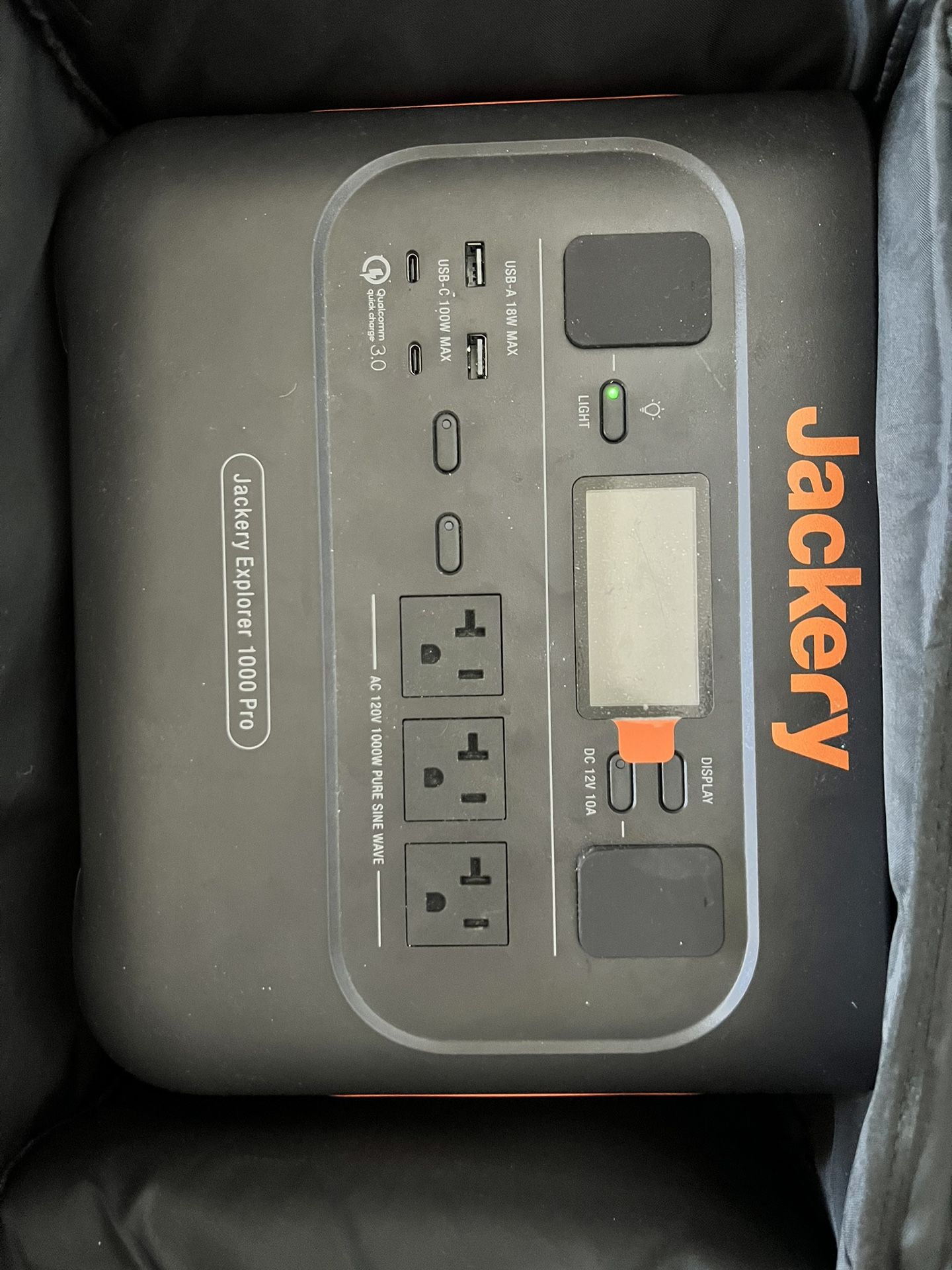 Jackery Explorer 1000 Pro w/ Cords & Carry Case for Sale in Phoenix, AZ