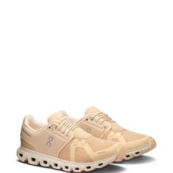 On Cloud Women’s Size 8
