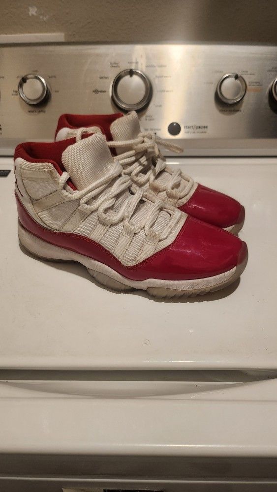 Jordan 11 Cherry Size 7