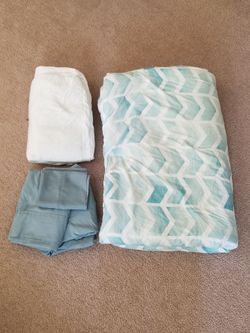 Twin XL Comforter, Sheet Set and Cushioned Mattress Pad