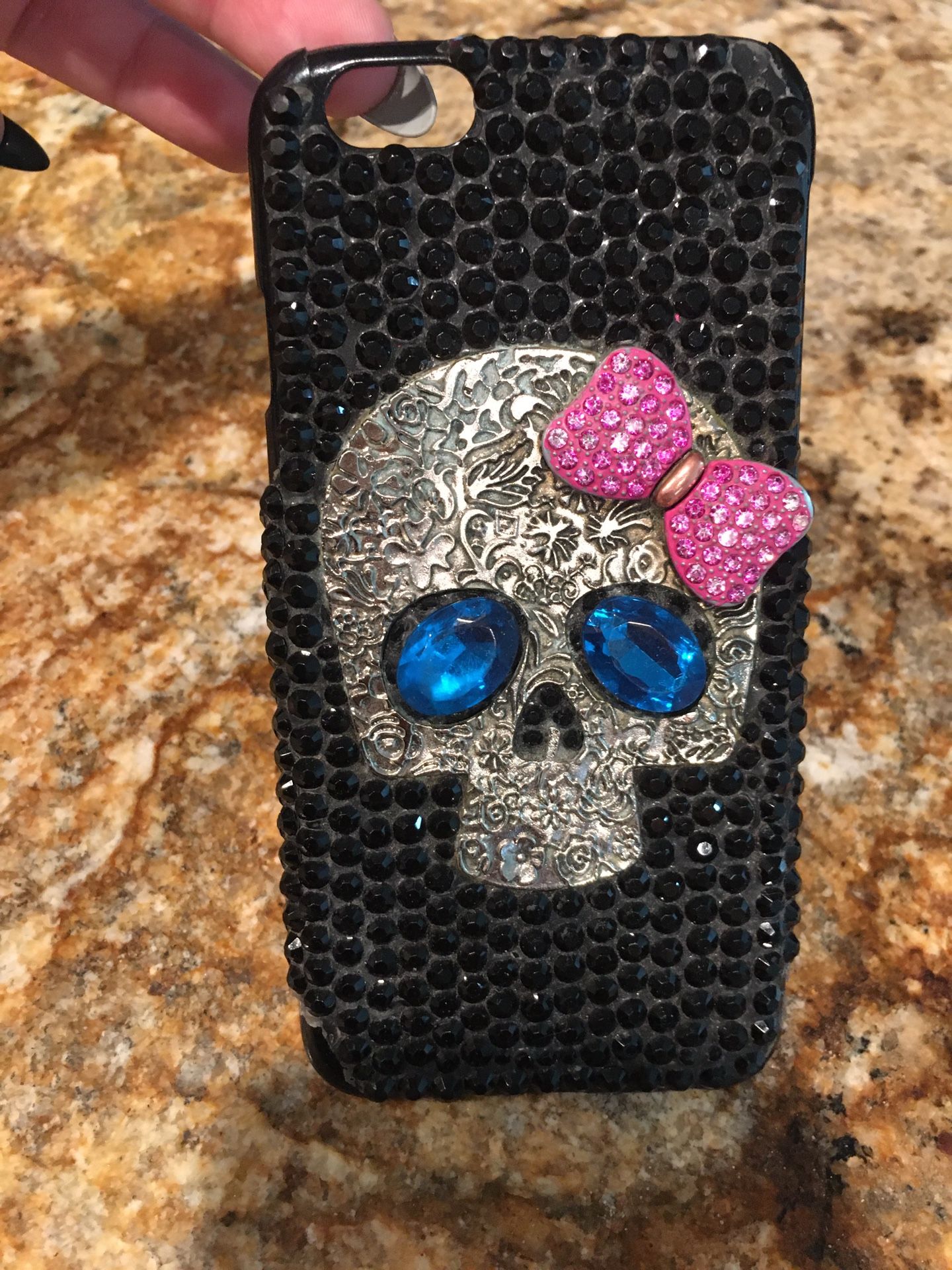 Skull / black gem iPhone 6/6s case USED
