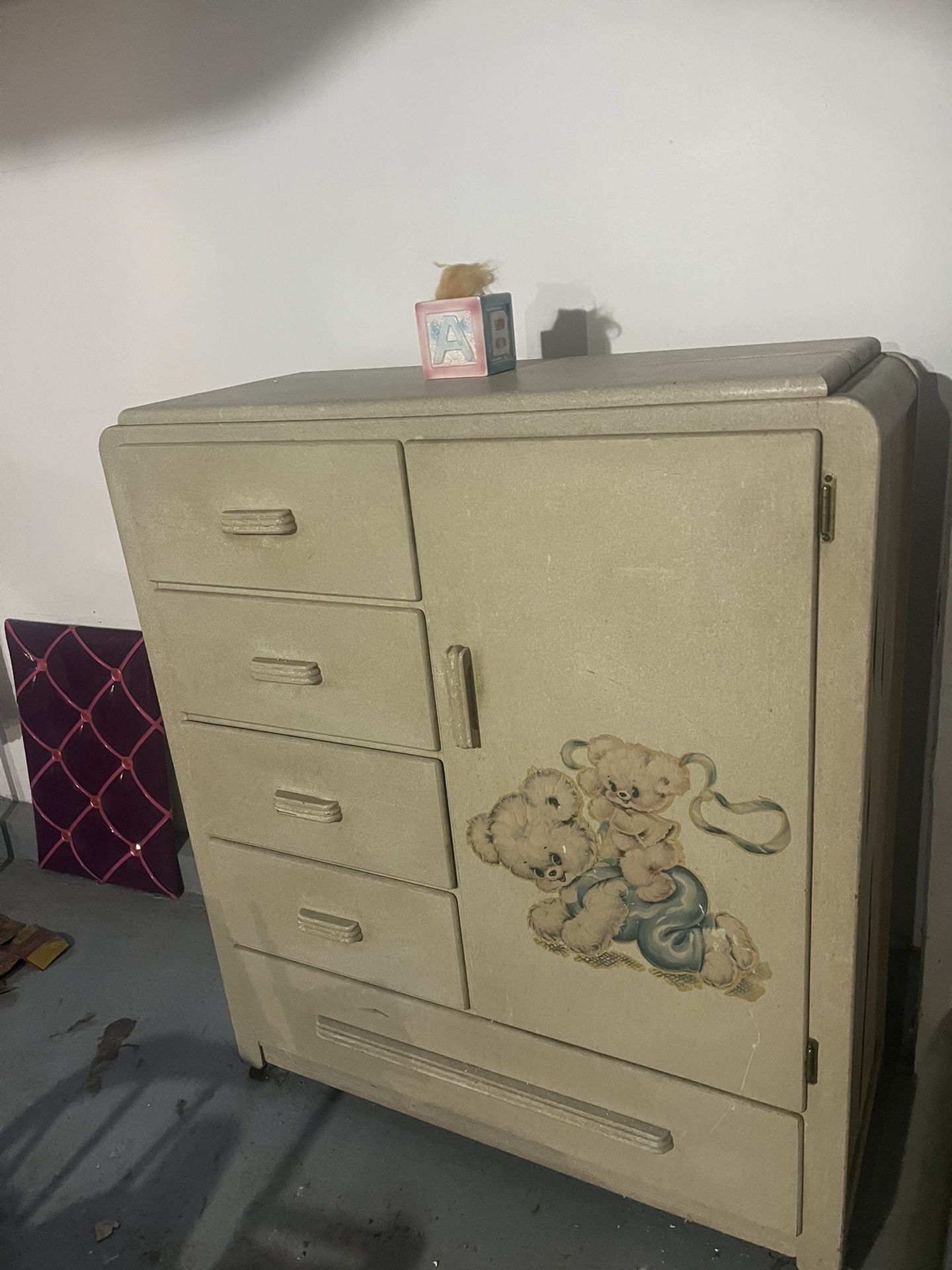 Edison Little Folks. Vintage Child Dresser