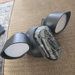 ARLO FLOOD LIGHT CAMERA