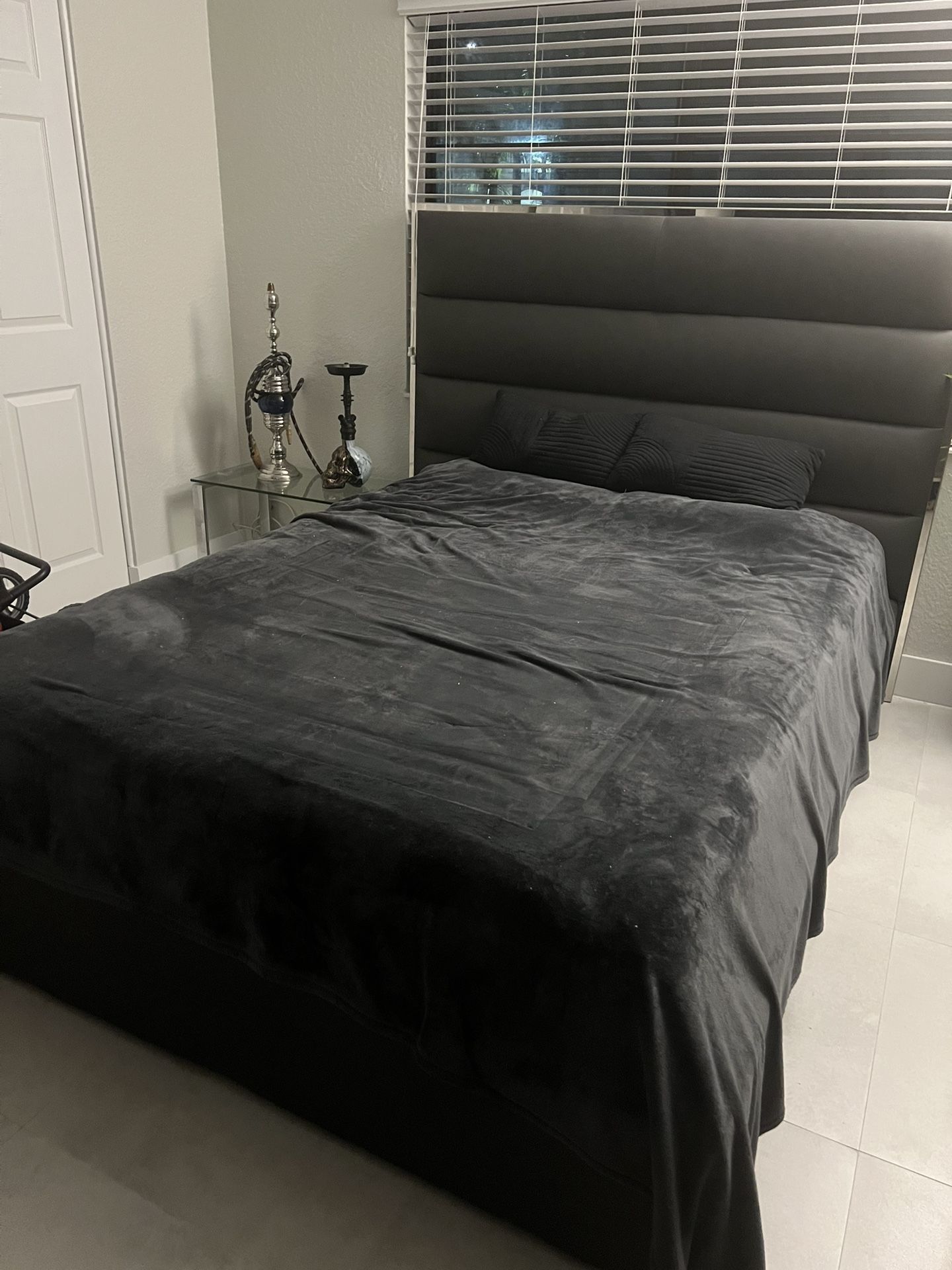 Queen Gray Bed Frame With Mattress 